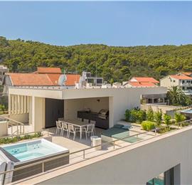 4-Bedroom Luxury Villa with Heated Pool, Ciovo near Trogir – Sleeps 8